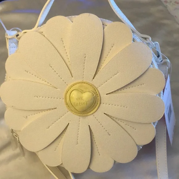 Betsey Johnson White Multi Round Kitsch  Daisy Flower Crossbody Bag NWT - Picture 11 of 16